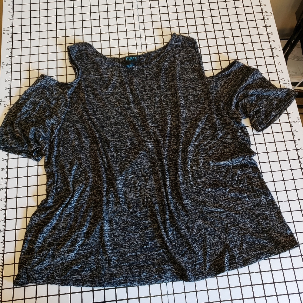 Rue 21 open shoulder top size 3X